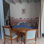 Hébergement de vacances Charentais Avec Piscine Chauffée, Jardin, Equip. Bébé Et Recharge électrique - Proche Périgord - Fr-1-653-7