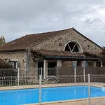 Holiday home Charentais Avec Piscine Chauffee, Jardin, Equip. Bebe Et Recharge Electrique - Proche Perigord - Fr-1-653-7 Charras