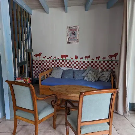 Casa de Férias Charentais Avec Piscine Chauffee, Jardin, Equip. Bebe Et Recharge Electrique - Proche Perigord - Fr-1-653-7
