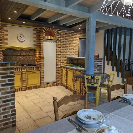 Charentais Avec Piscine Chauffée, Jardin, Equip. Bébé Et Recharge électrique - Proche Périgord - Fr-1-653-7 *