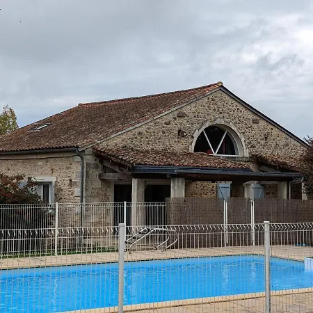 Dom wakacyjny Charentais Avec Piscine Chauffee, Jardin, Equip. Bebe Et Recharge Electrique - Proche Perigord - Fr-1-653-7 Charras