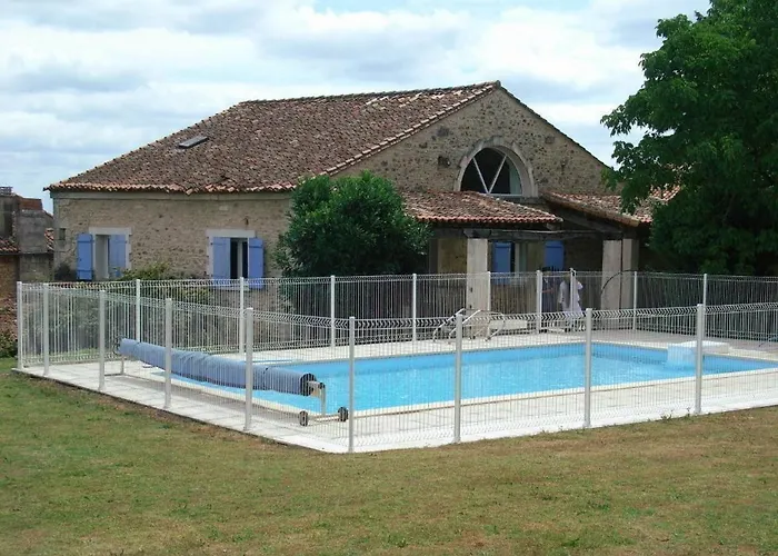 Vakantiehuis Charentais Avec Piscine Chauffee, Jardin, Equip. Bebe Et Recharge Electrique - Proche Perigord - Fr-1-653-7 *