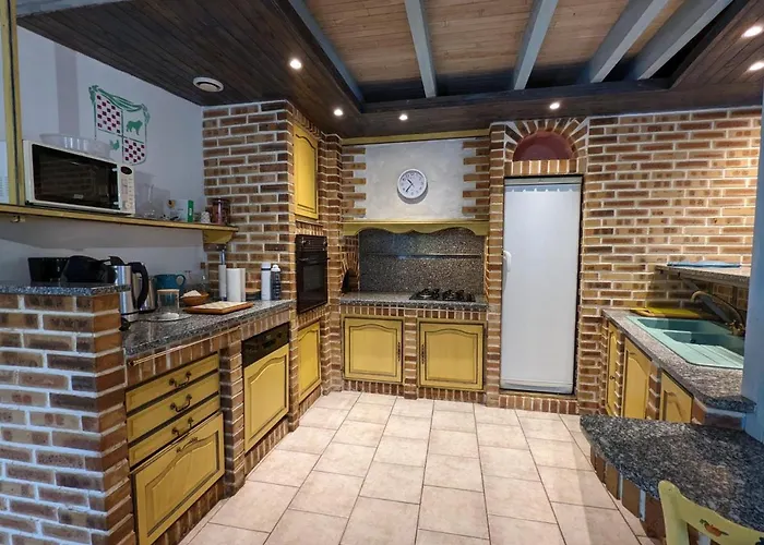 Charentais Avec Piscine Chauffee, Jardin, Equip. Bebe Et Recharge Electrique - Proche Perigord - Fr-1-653-7 Charras