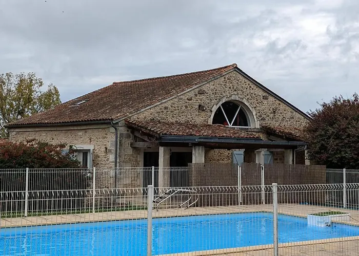 Vakantiehuis Charentais Avec Piscine Chauffee, Jardin, Equip. Bebe Et Recharge Electrique - Proche Perigord - Fr-1-653-7 Charras